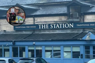 Man rushed to hospital after assault outside Bearsden pub, Bearsden 2026