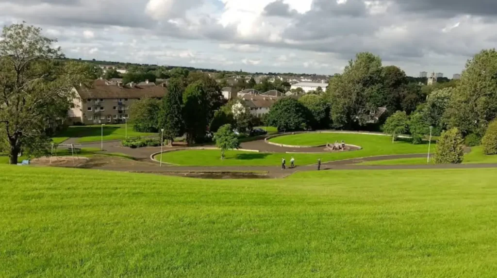 What Is East Kilbride and Its Location Relative to Glasgow?