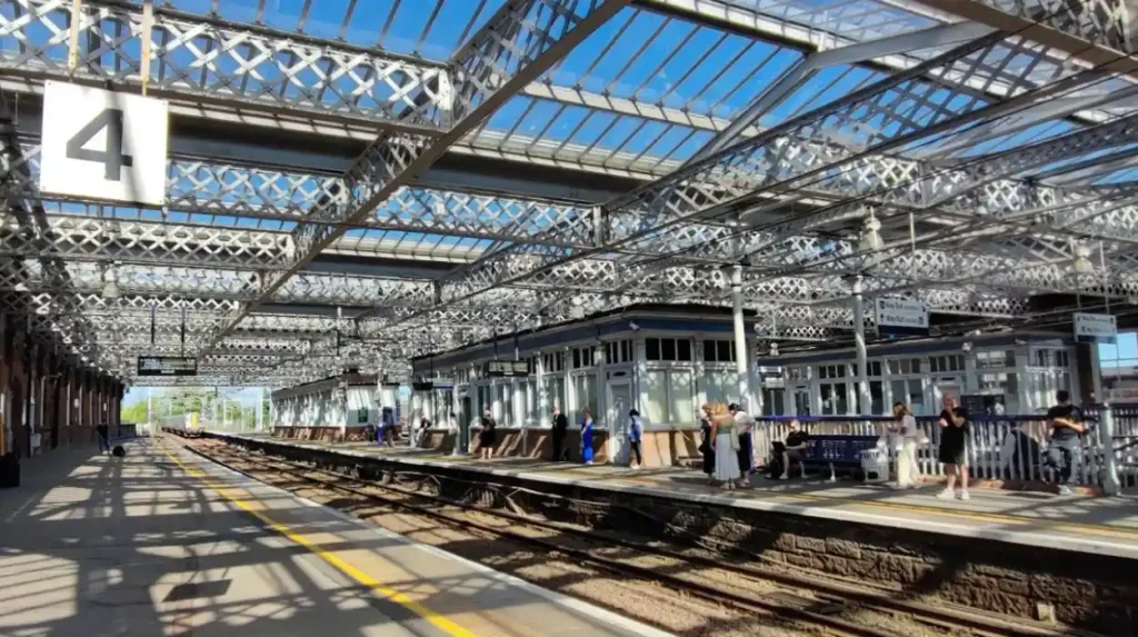 How Do You Travel From Paisley to Glasgow by Rail?