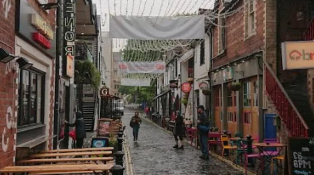 What Are the Challenges of Living in Hillhead as a Student or Graduate?