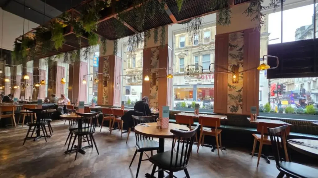 What is the economic reality of Valentine's Day dining in Glasgow?