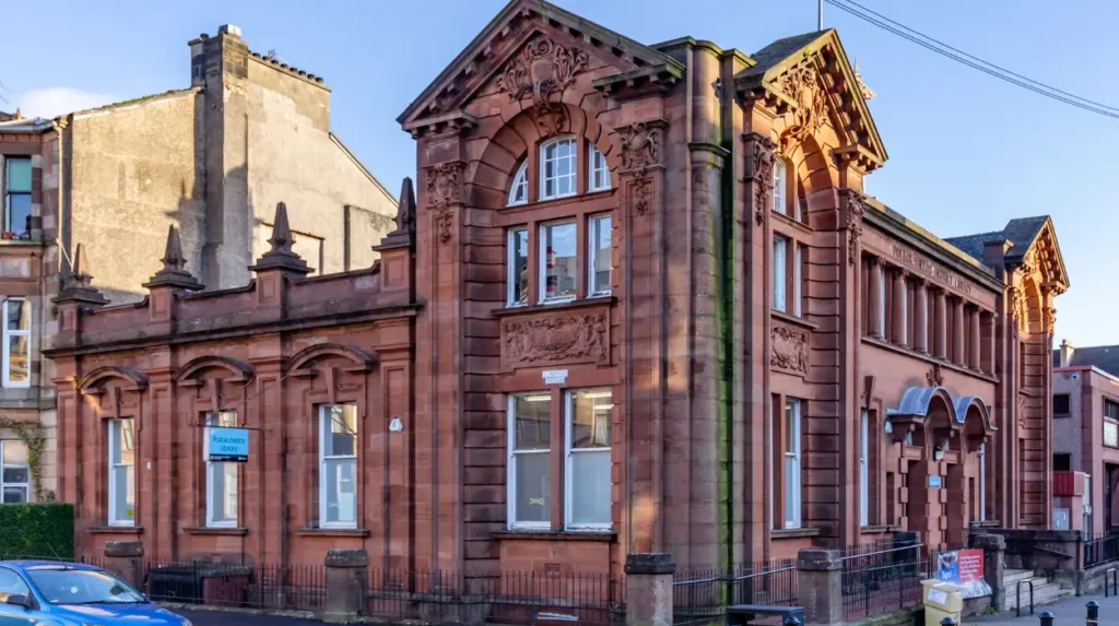What is the historical context behind the development of Pollokshields?
