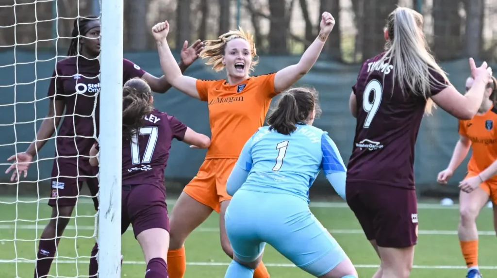 What is the structure of the Glasgow Warriors women's team?