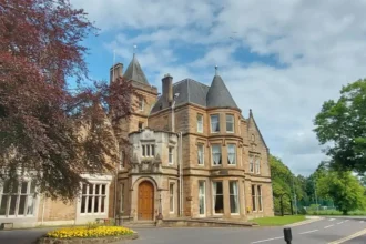 Are Giffnock and Clarkston Worth the Daily Commute Into Glasgow for Families?