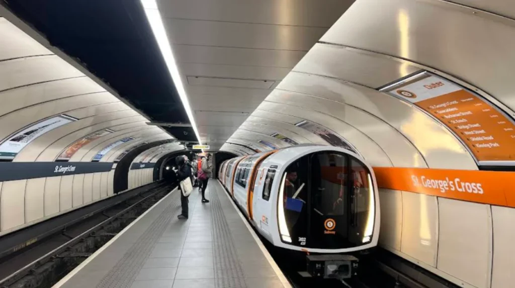 How does reliability and comfort compare between the Subway and walking?