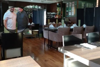 John Higgins Visits The Kurry Lounge in Hamilton 2026