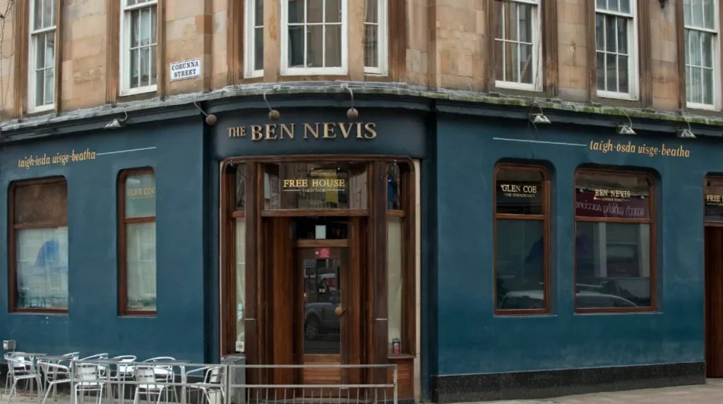 What makes Glasgow an ideal city for rare single malt whisky exploration?