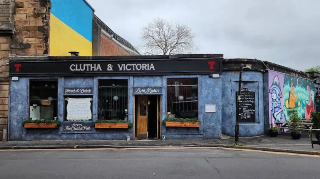 Which Glasgow bars actually have outdoor seating facing the River Clyde?