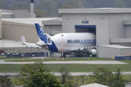 Airbus BelugaXL5 Diverts to Glasgow Due to Fog, Flintshire 2026