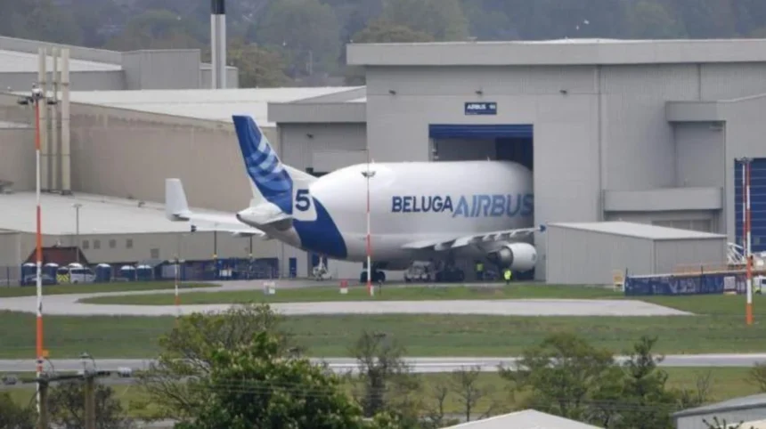Airbus BelugaXL5 Diverts to Glasgow Due to Fog, Flintshire 2026