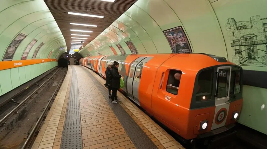 What are the Glasgow Subway opening hours on weekdays and weekends
